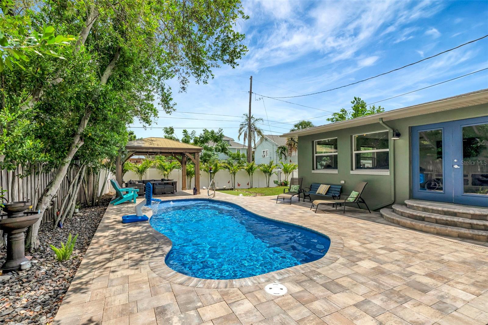 Listing photo id 54 for 4830 3rd Avenue N