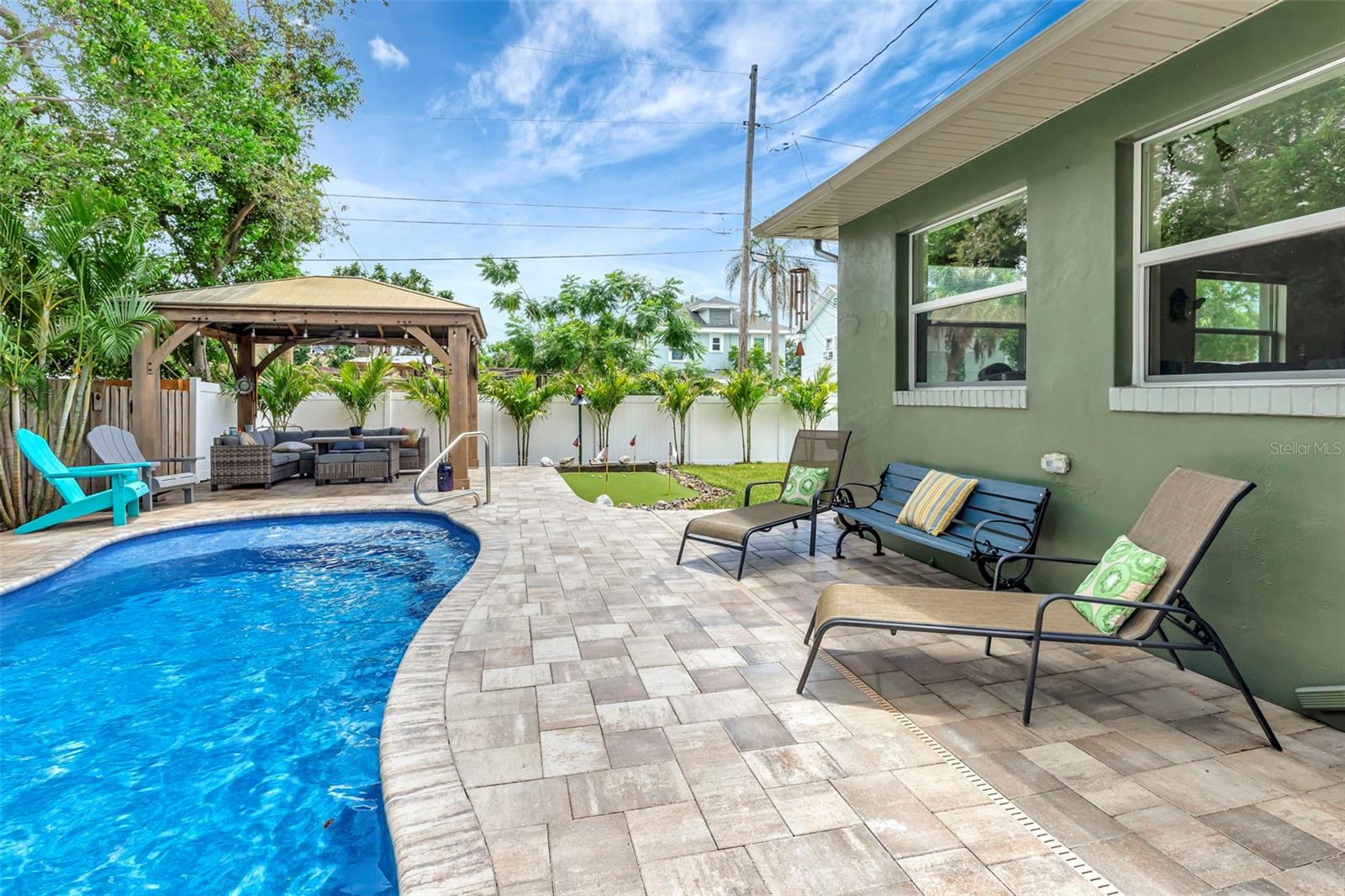 Listing photo id 56 for 4830 3rd Avenue N