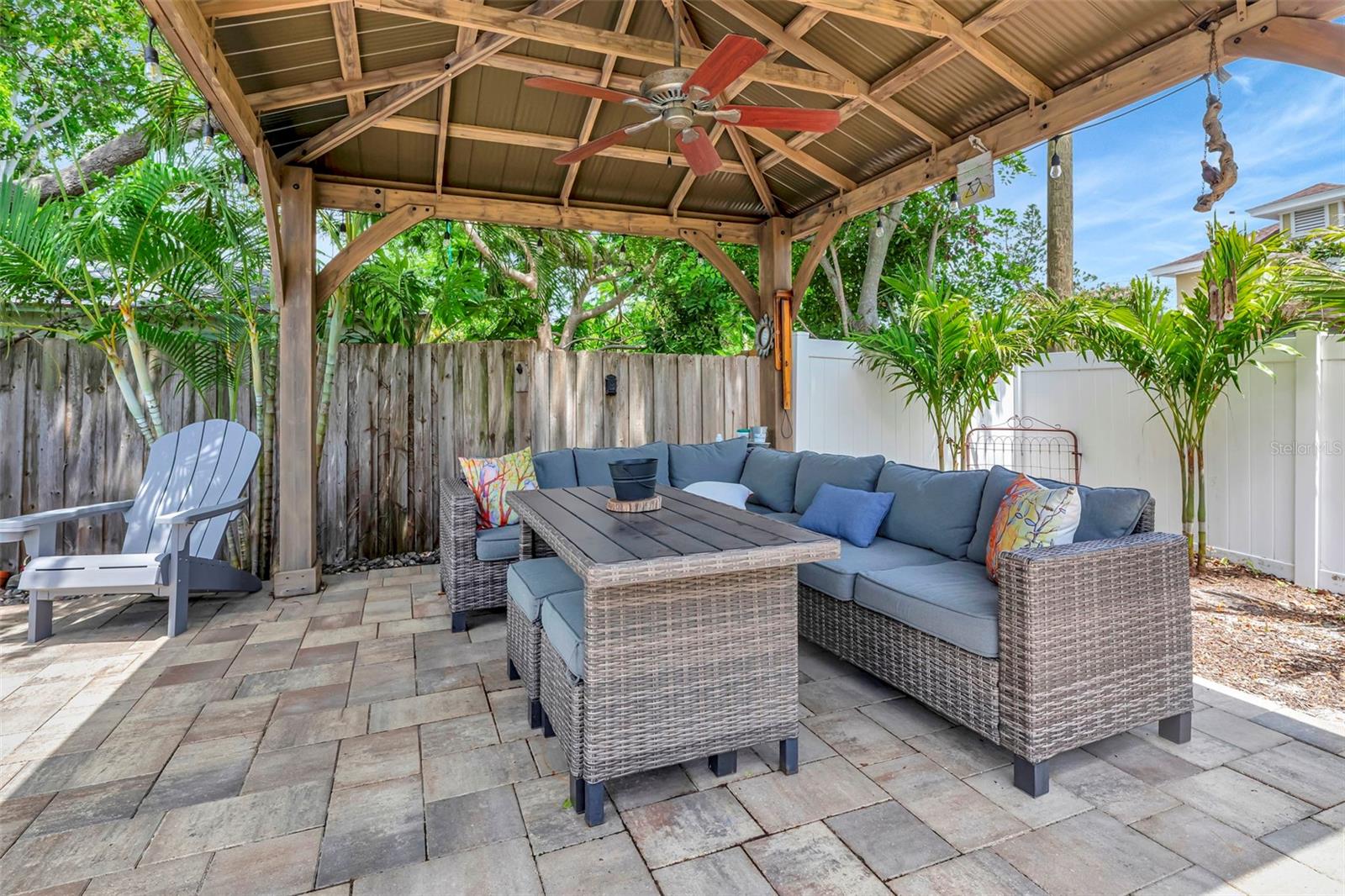 Listing photo id 57 for 4830 3rd Avenue N