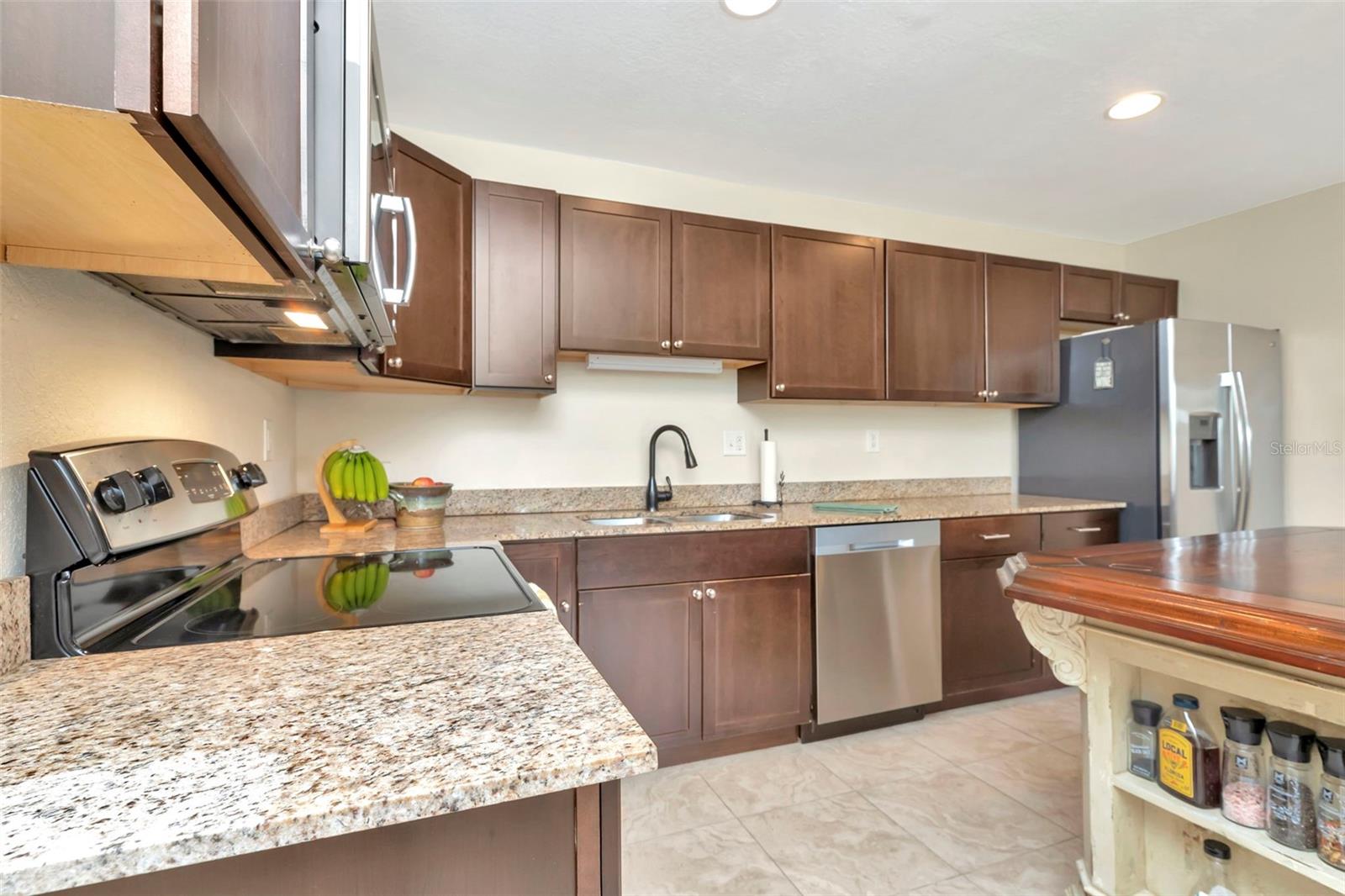 Listing photo id 5 for 4830 3rd Avenue N