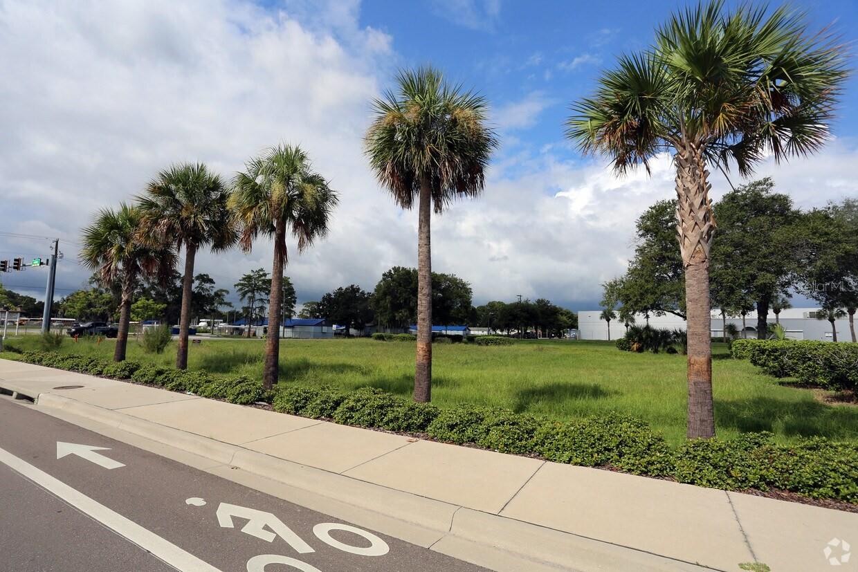 Image 3 of 6 For 4201 Crest Avenue