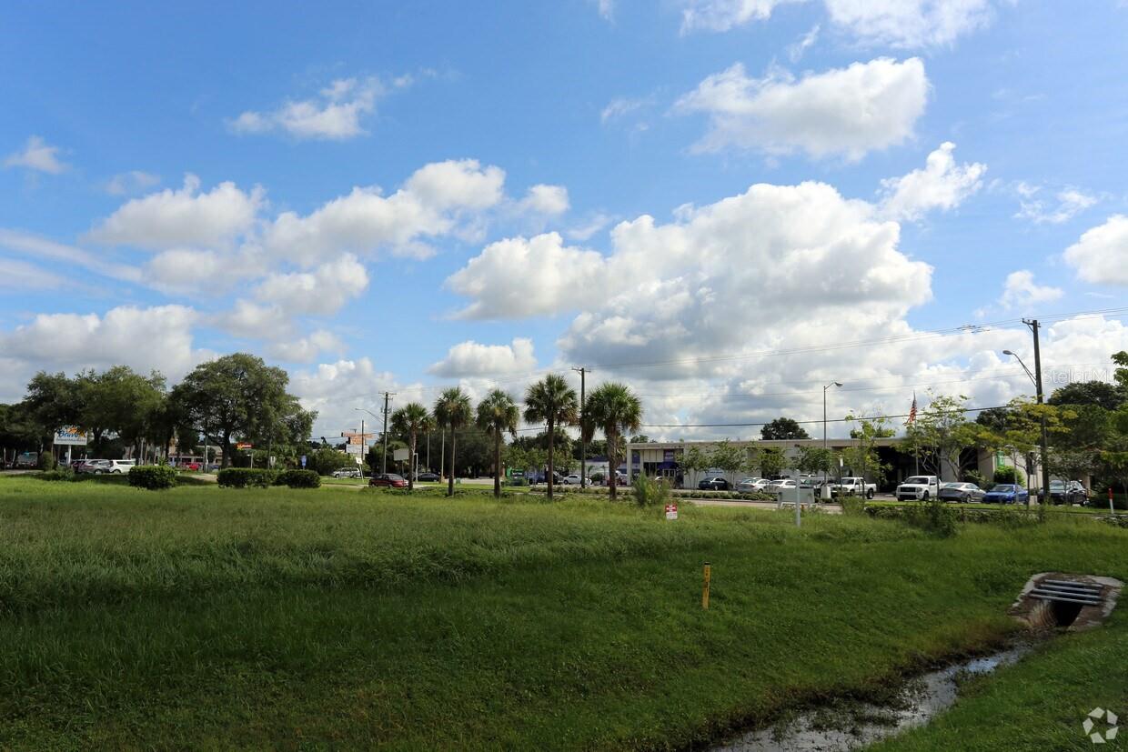 Image 4 of 6 For 4201 Crest Avenue