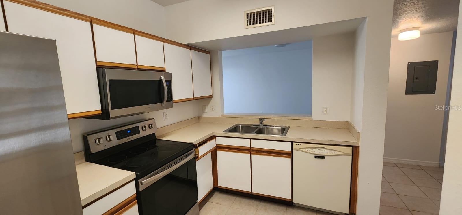 Image 7 of 29 For 6014 Portsdale Place 102