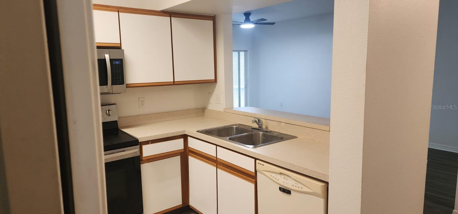 Image 8 of 29 For 6014 Portsdale Place 102