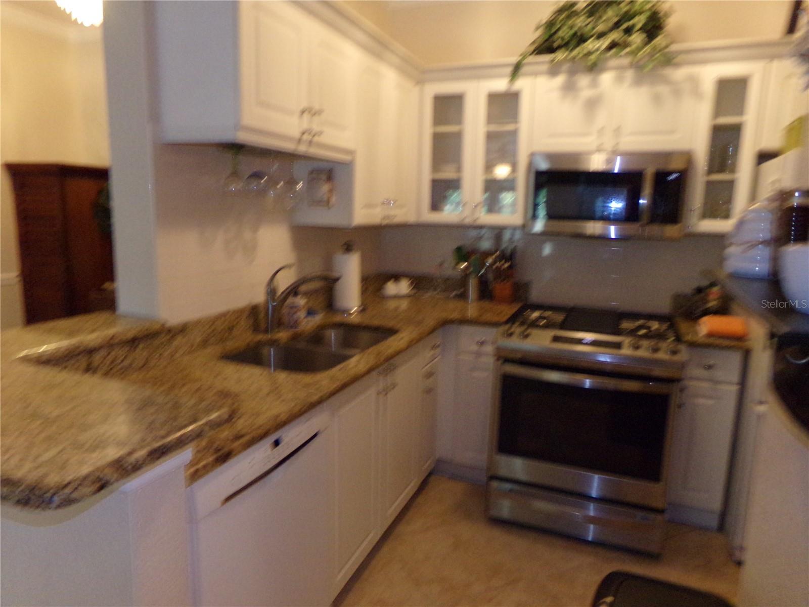 Image 10 of 41 For 2723 Via Capri  821