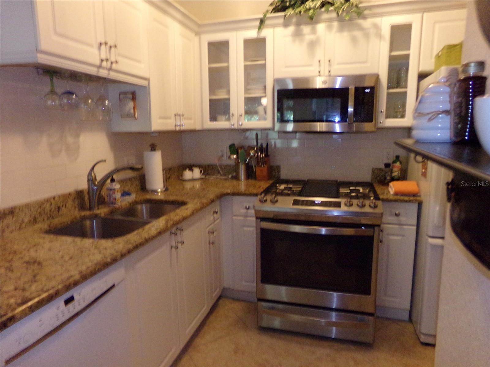 Image 18 of 41 For 2723 Via Capri  821