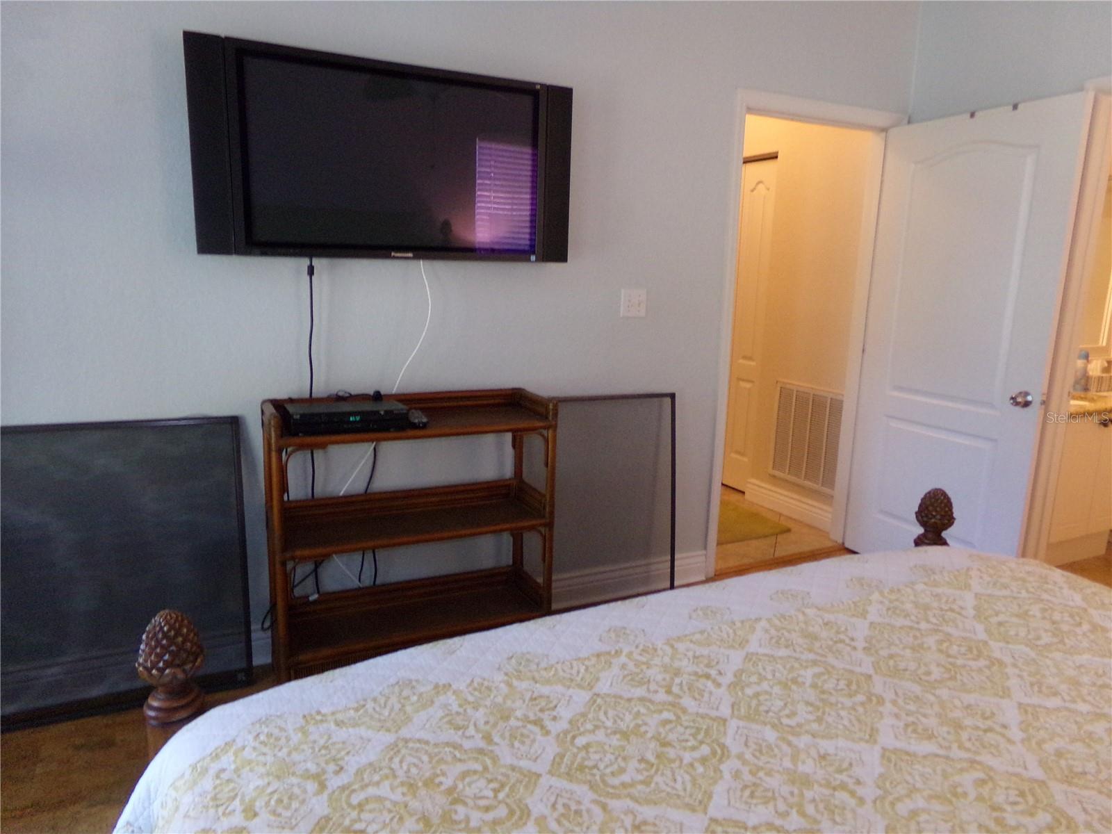 Image 21 of 41 For 2723 Via Capri  821