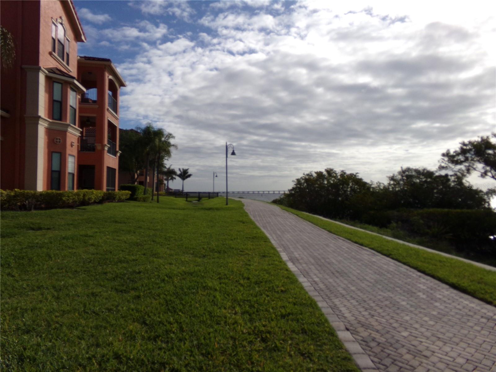 Image 29 of 41 For 2723 Via Capri  821