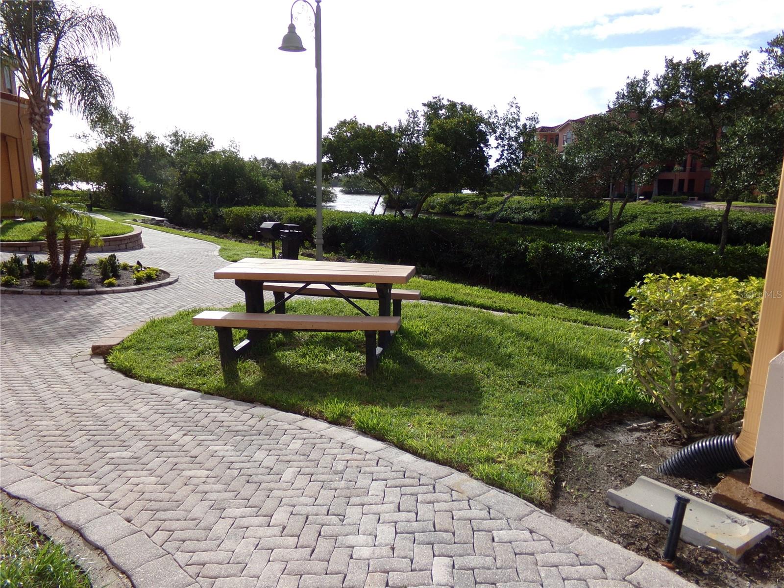 Image 36 of 41 For 2723 Via Capri  821