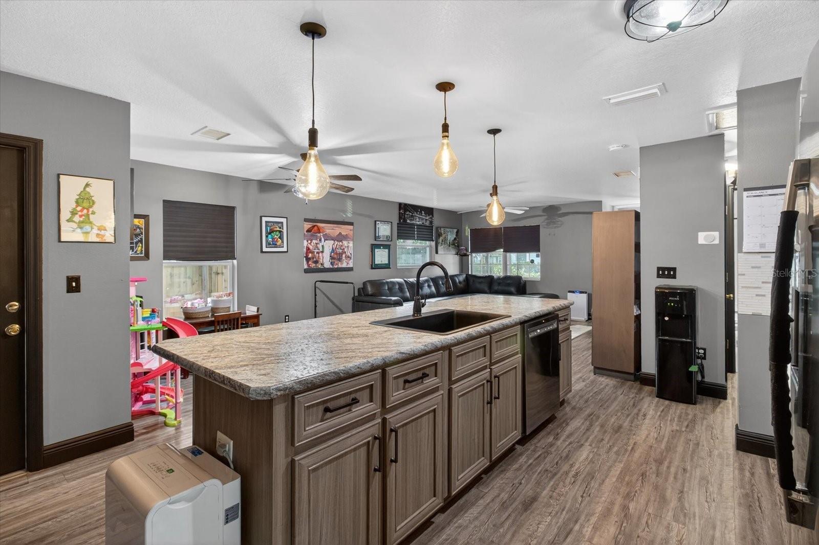 Listing photo id 9 for 1005 13th Avenue Nw