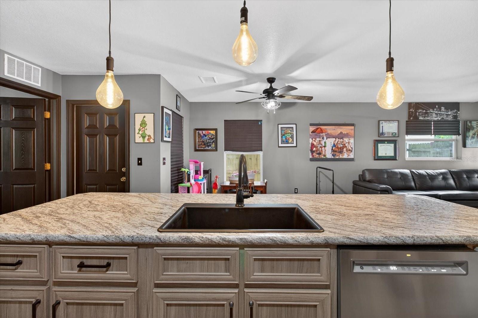 Listing photo id 10 for 1005 13th Avenue Nw