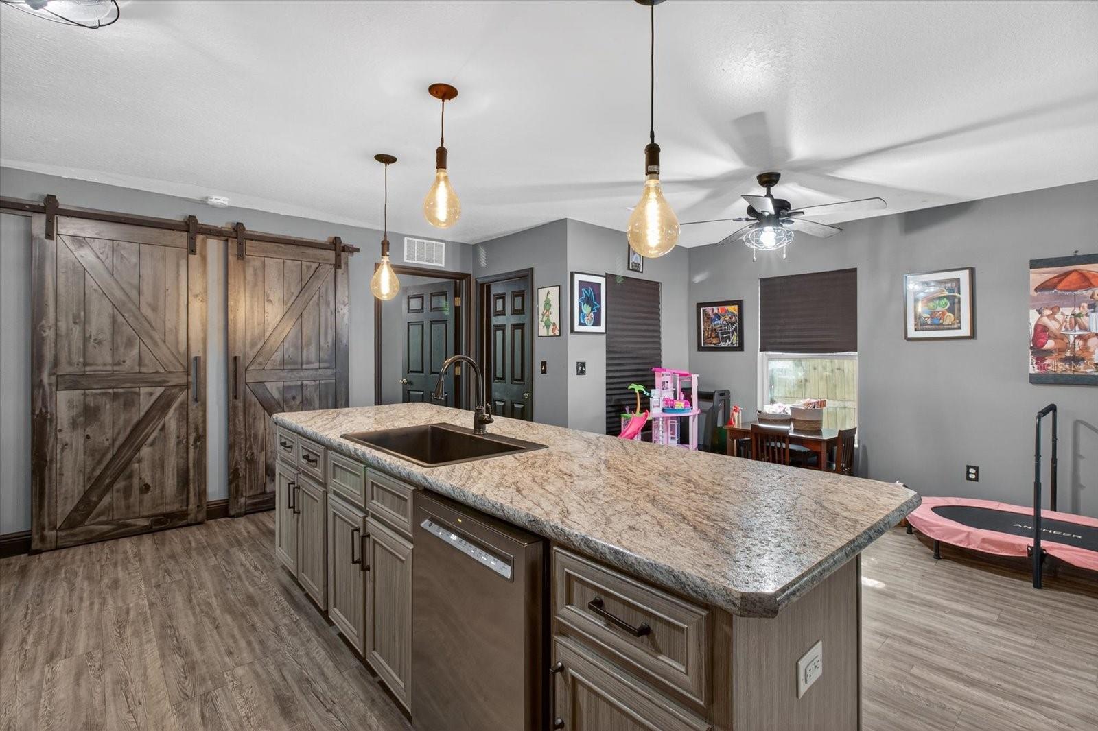 Listing photo id 11 for 1005 13th Avenue Nw