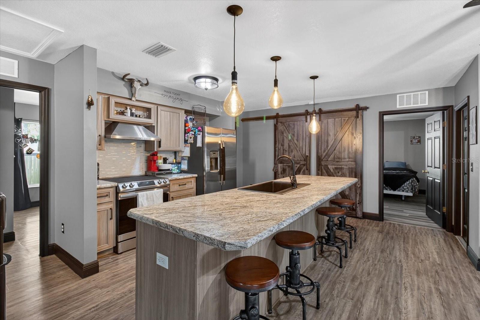 Listing photo id 12 for 1005 13th Avenue Nw