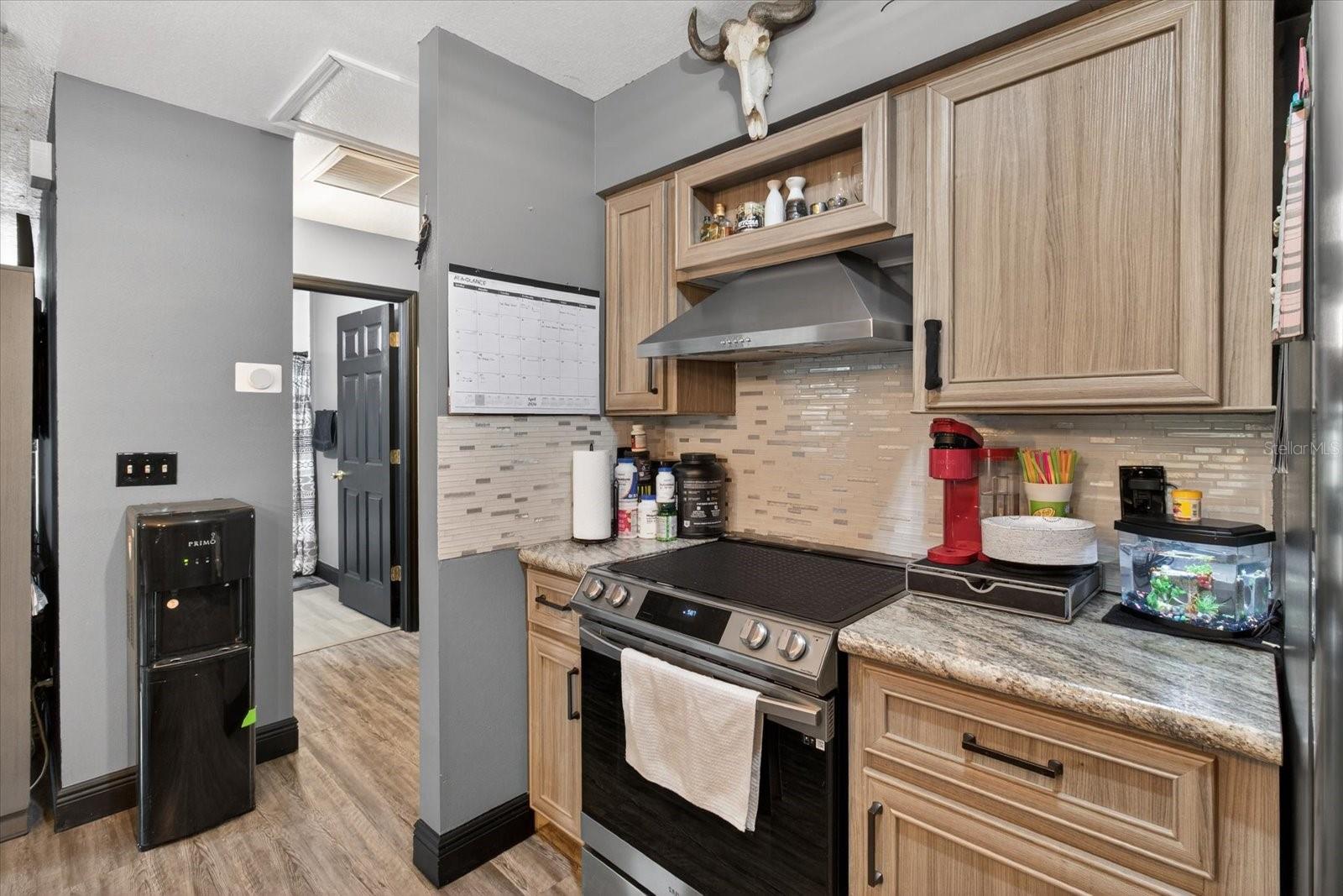 Listing photo id 15 for 1005 13th Avenue Nw