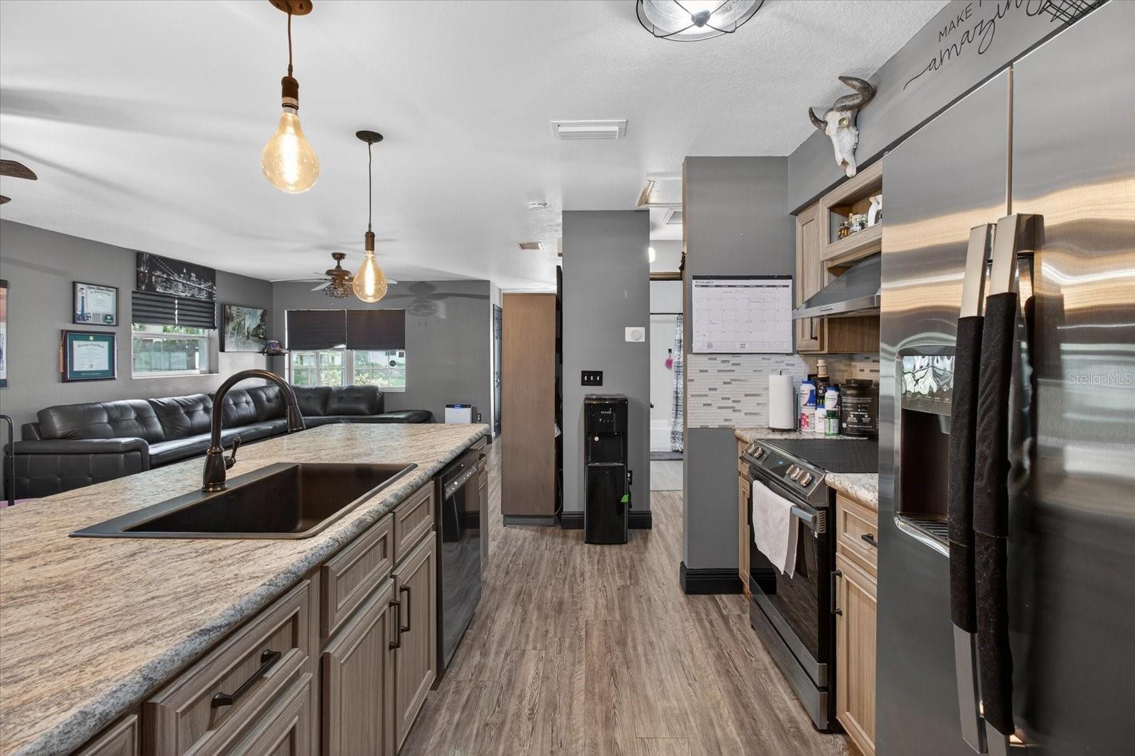 Listing photo id 16 for 1005 13th Avenue Nw