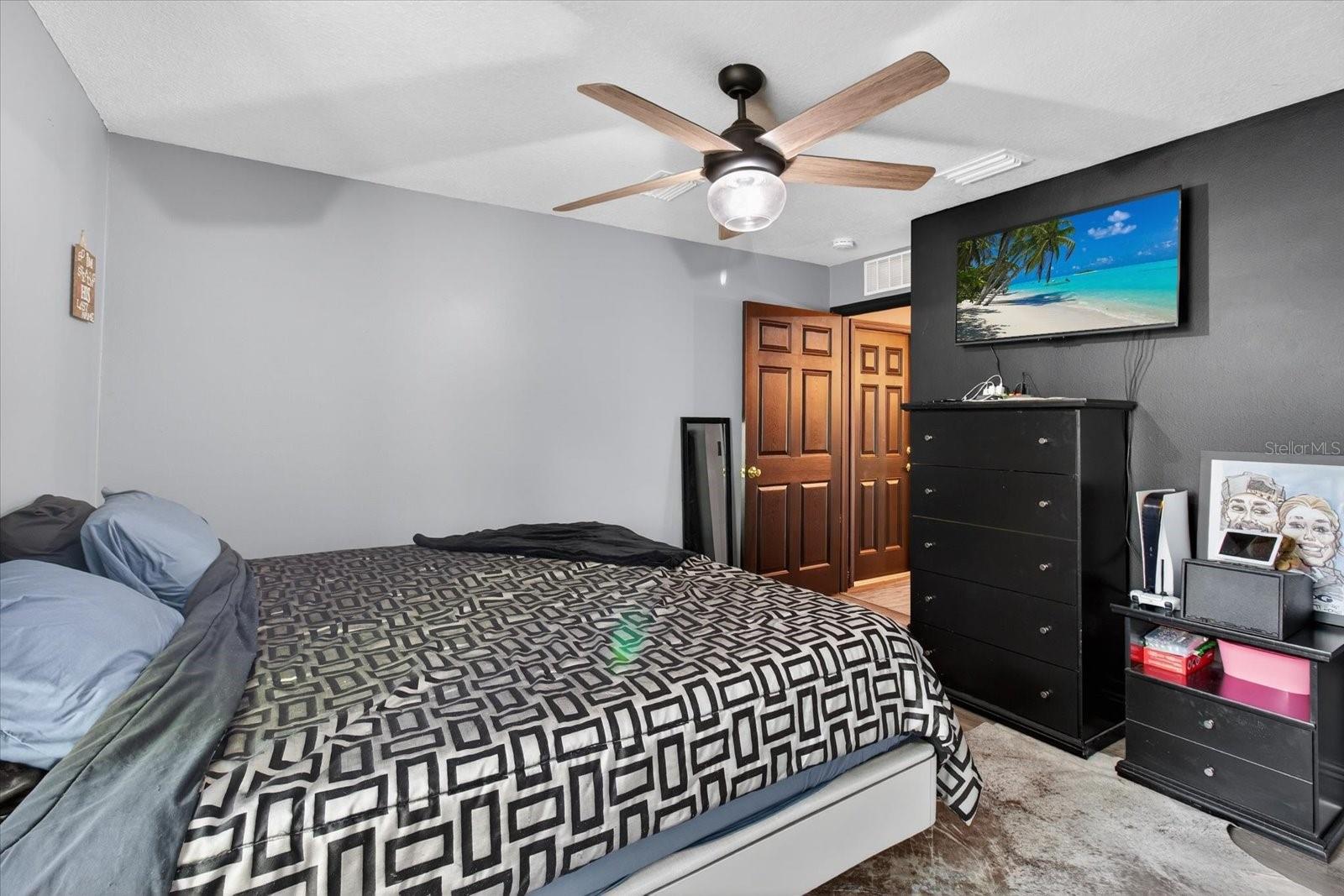 Listing photo id 21 for 1005 13th Avenue Nw