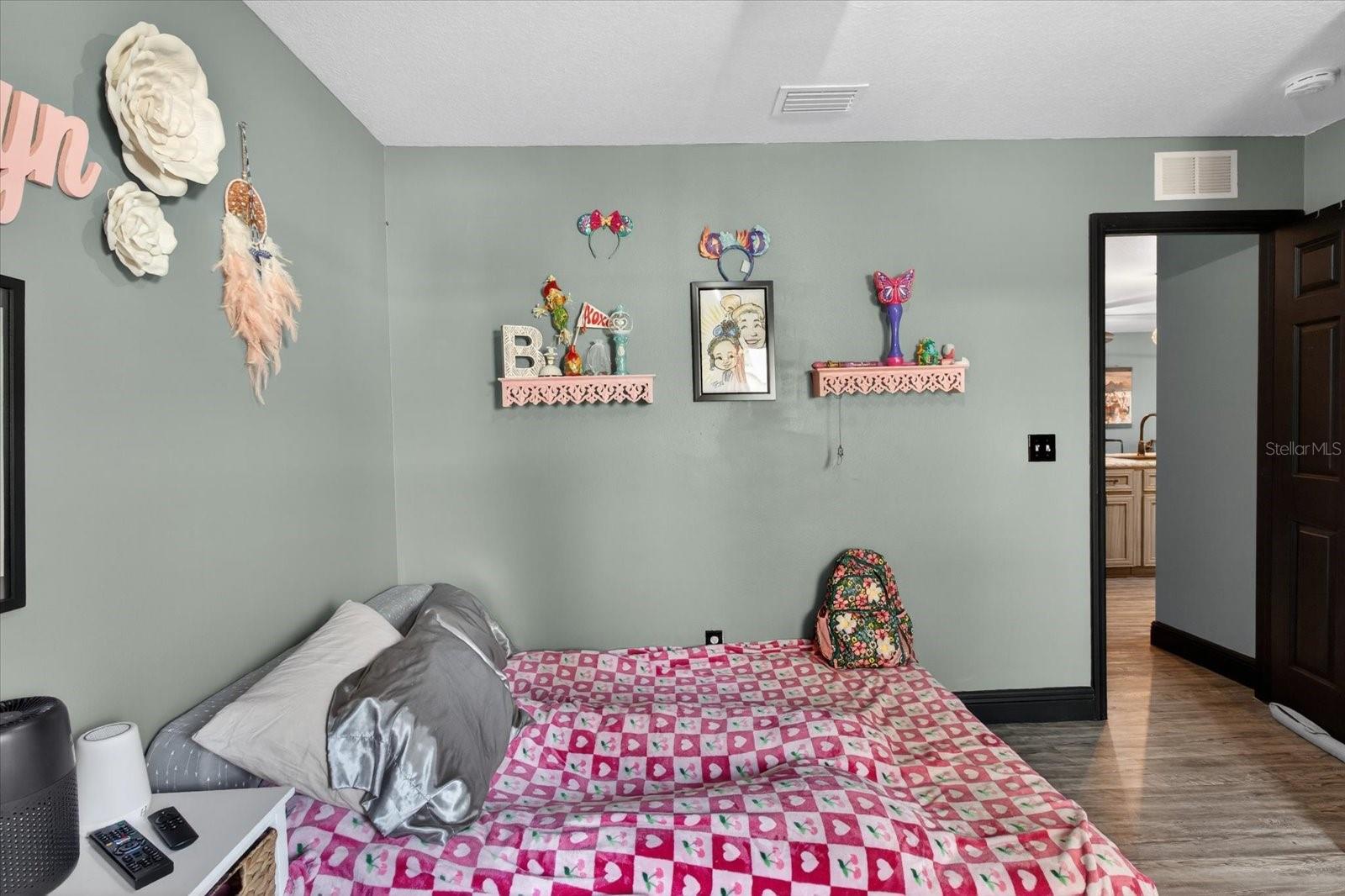 Listing photo id 26 for 1005 13th Avenue Nw