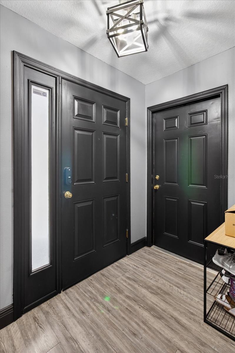 Listing photo id 2 for 1005 13th Avenue Nw