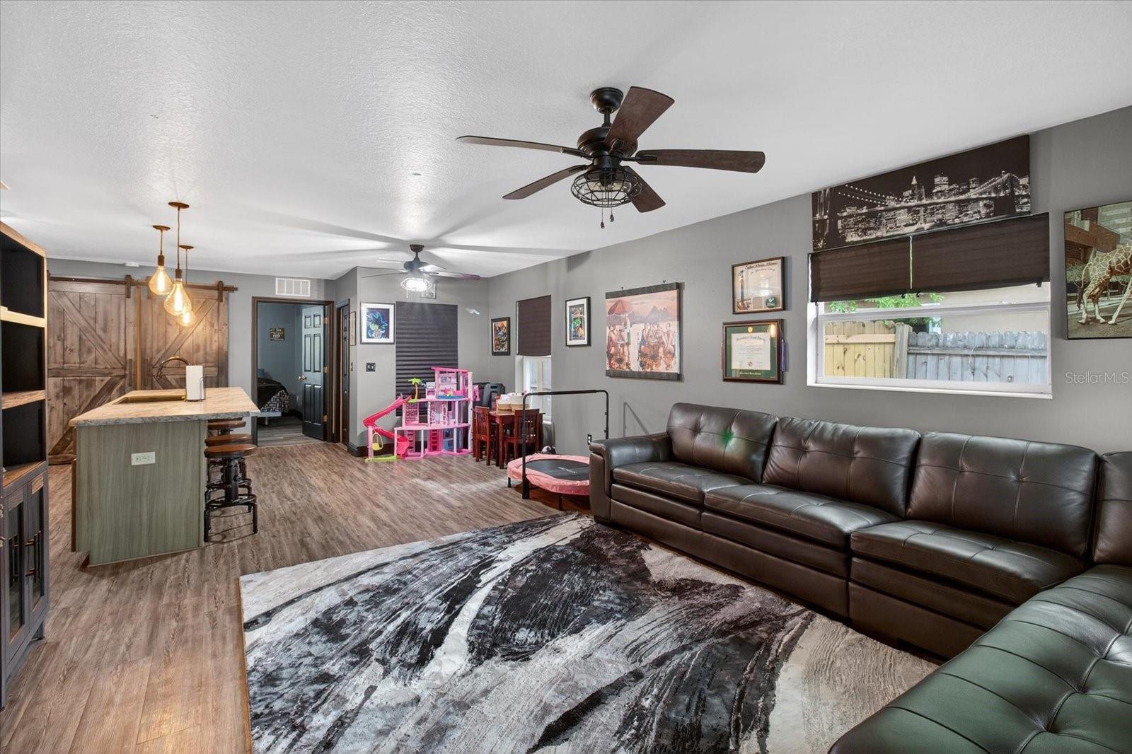 Listing photo id 3 for 1005 13th Avenue Nw