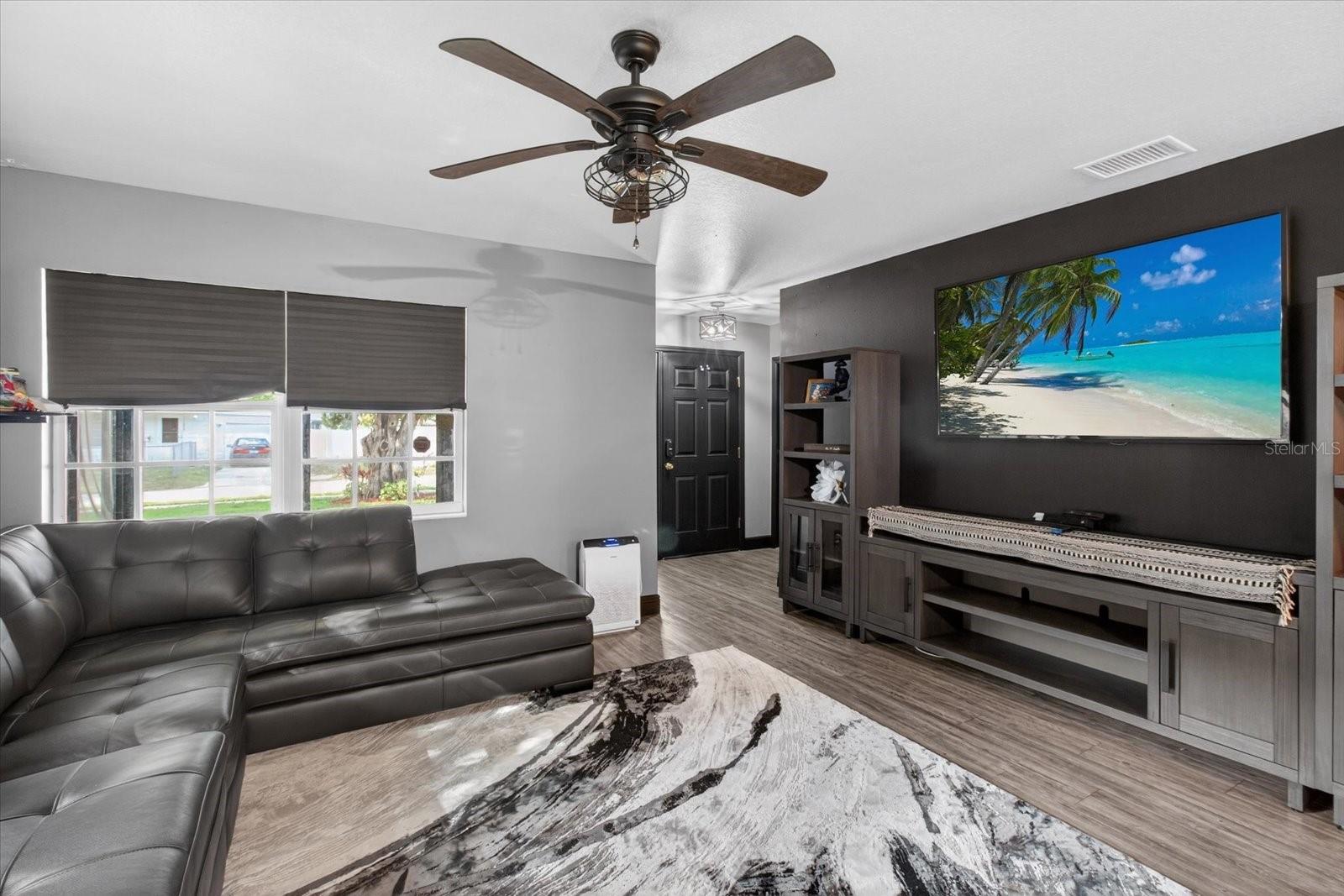 Listing photo id 5 for 1005 13th Avenue Nw