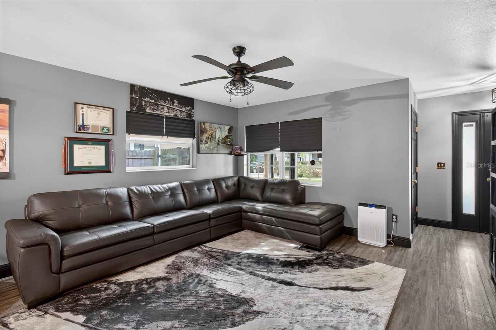 Listing photo id 6 for 1005 13th Avenue Nw