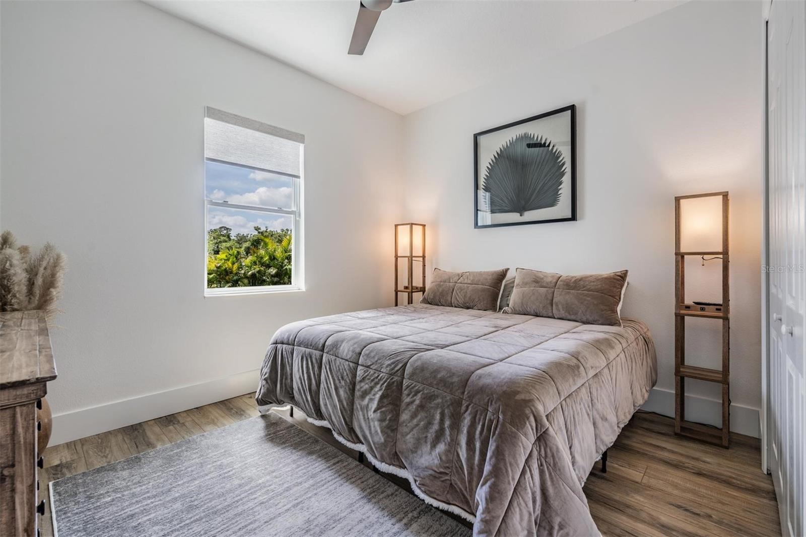 Image 32 of 48 For 16007 39th Glen E