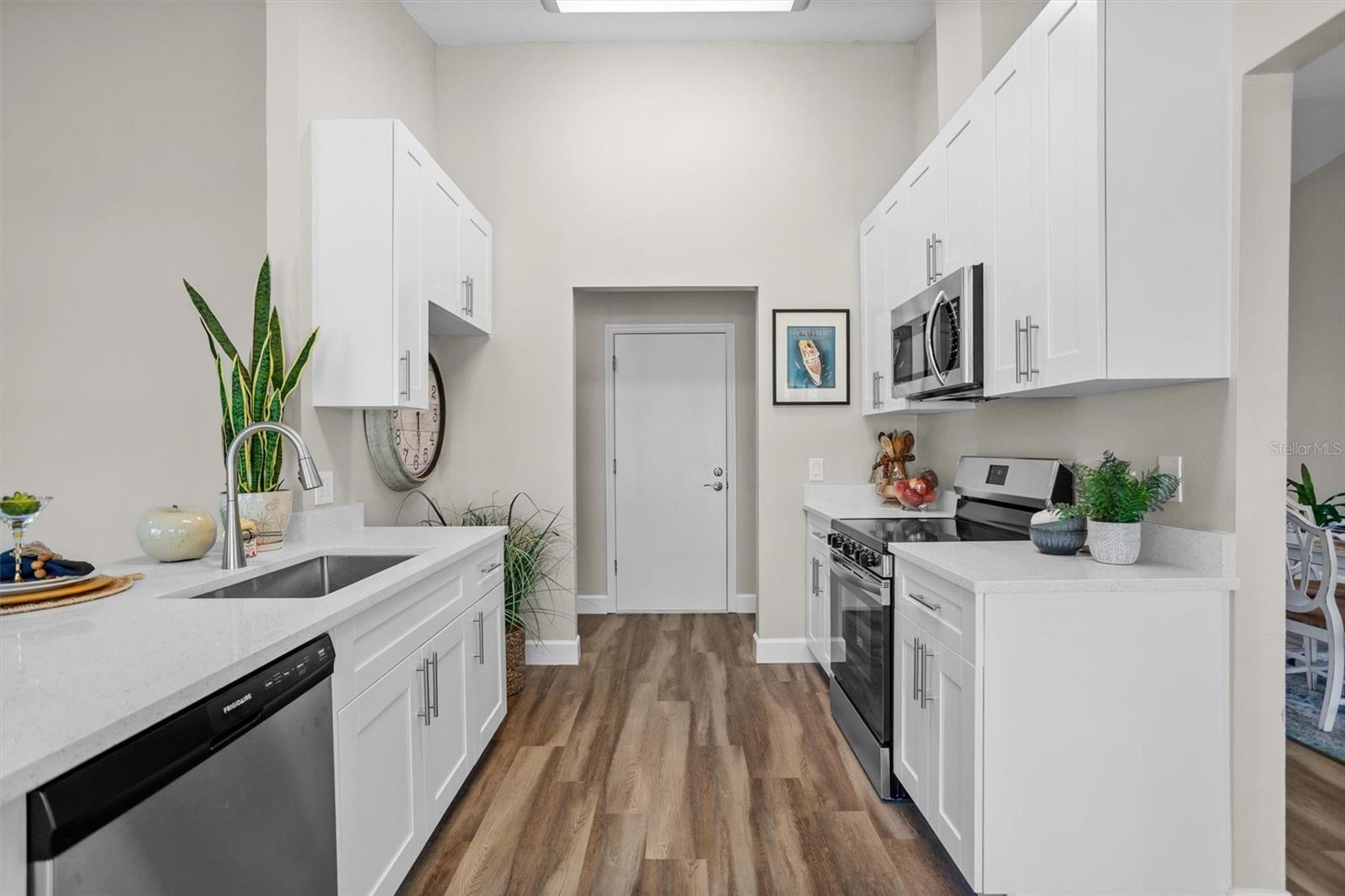 Image 6 of 58 For 1046 Almondwood Drive