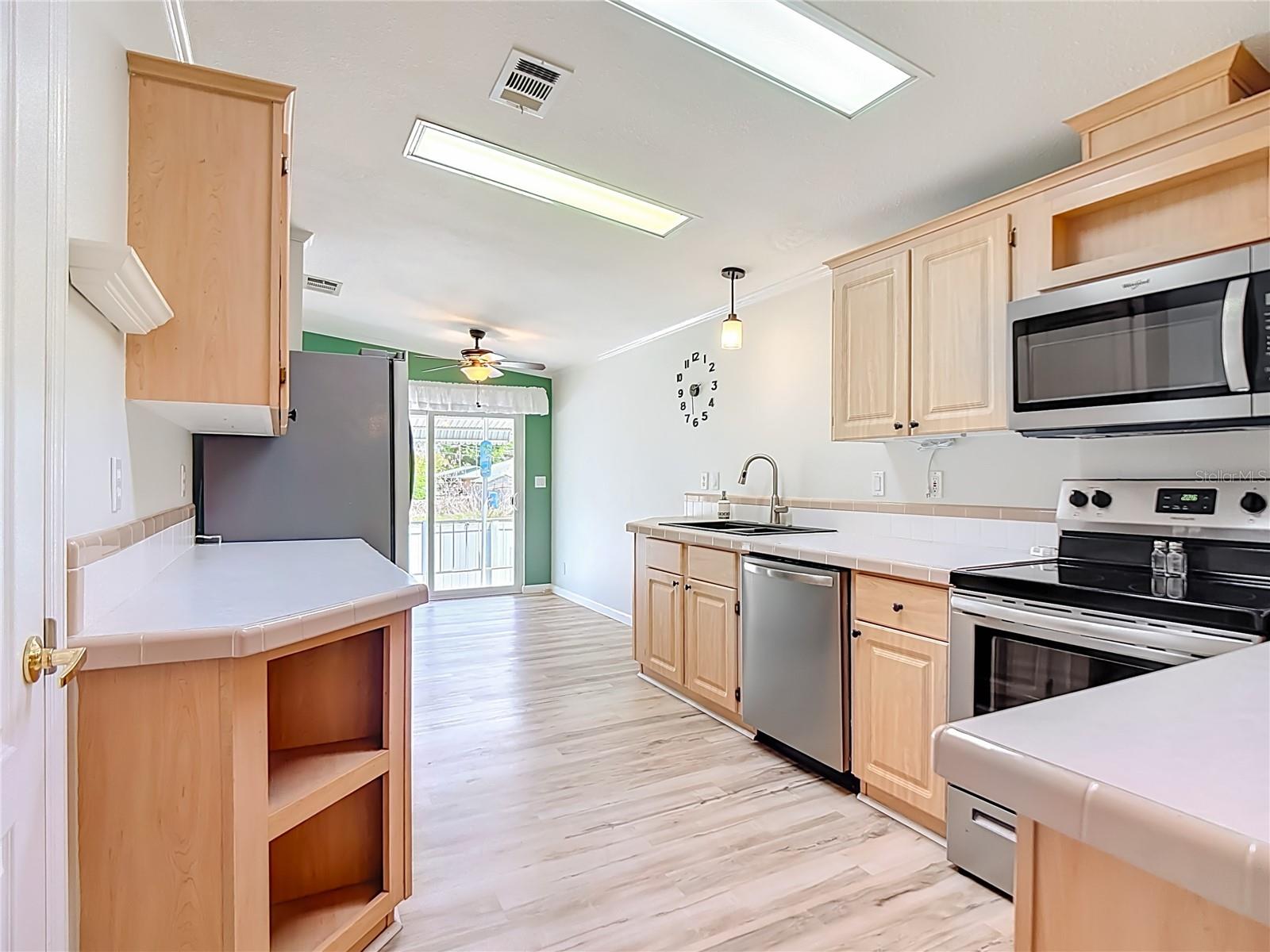 Image 13 of 42 For 452 Par Drive