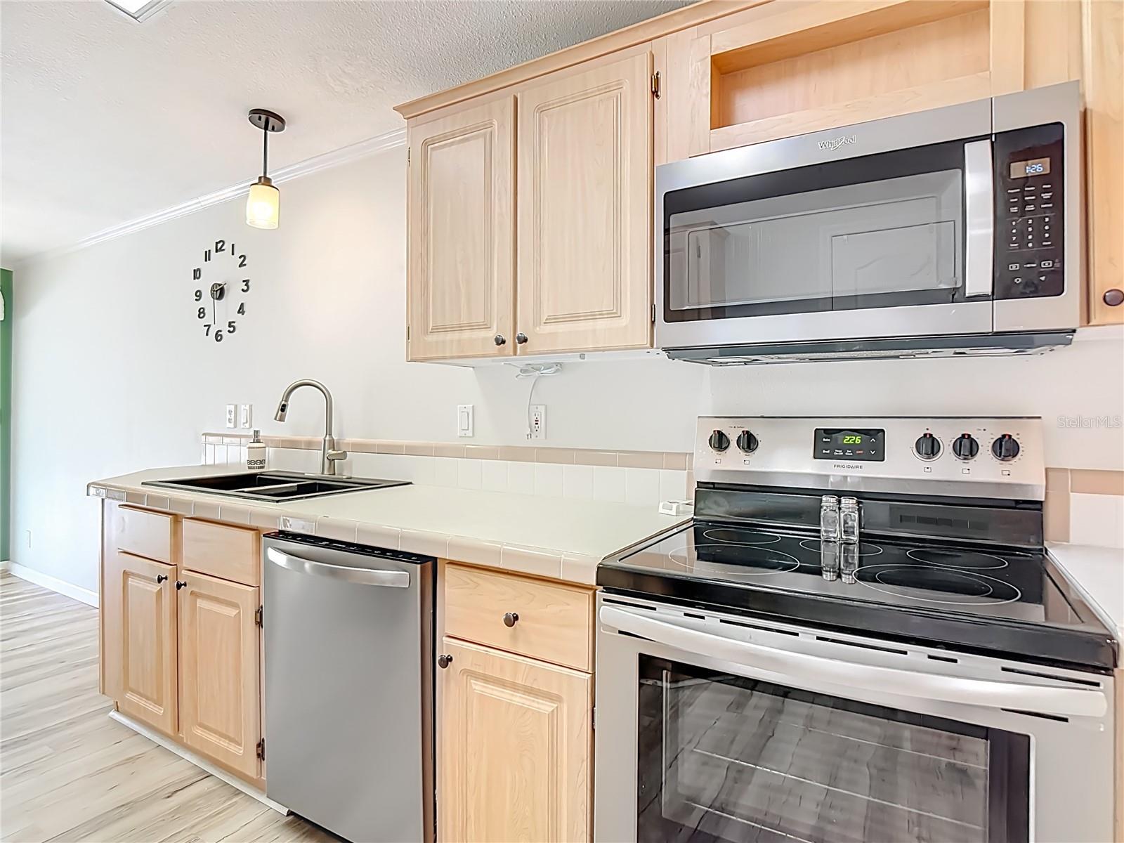 Image 14 of 42 For 452 Par Drive