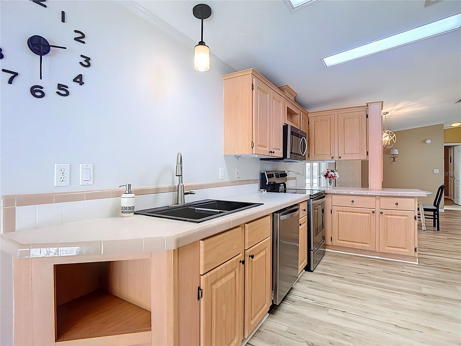 Image 16 of 42 For 452 Par Drive