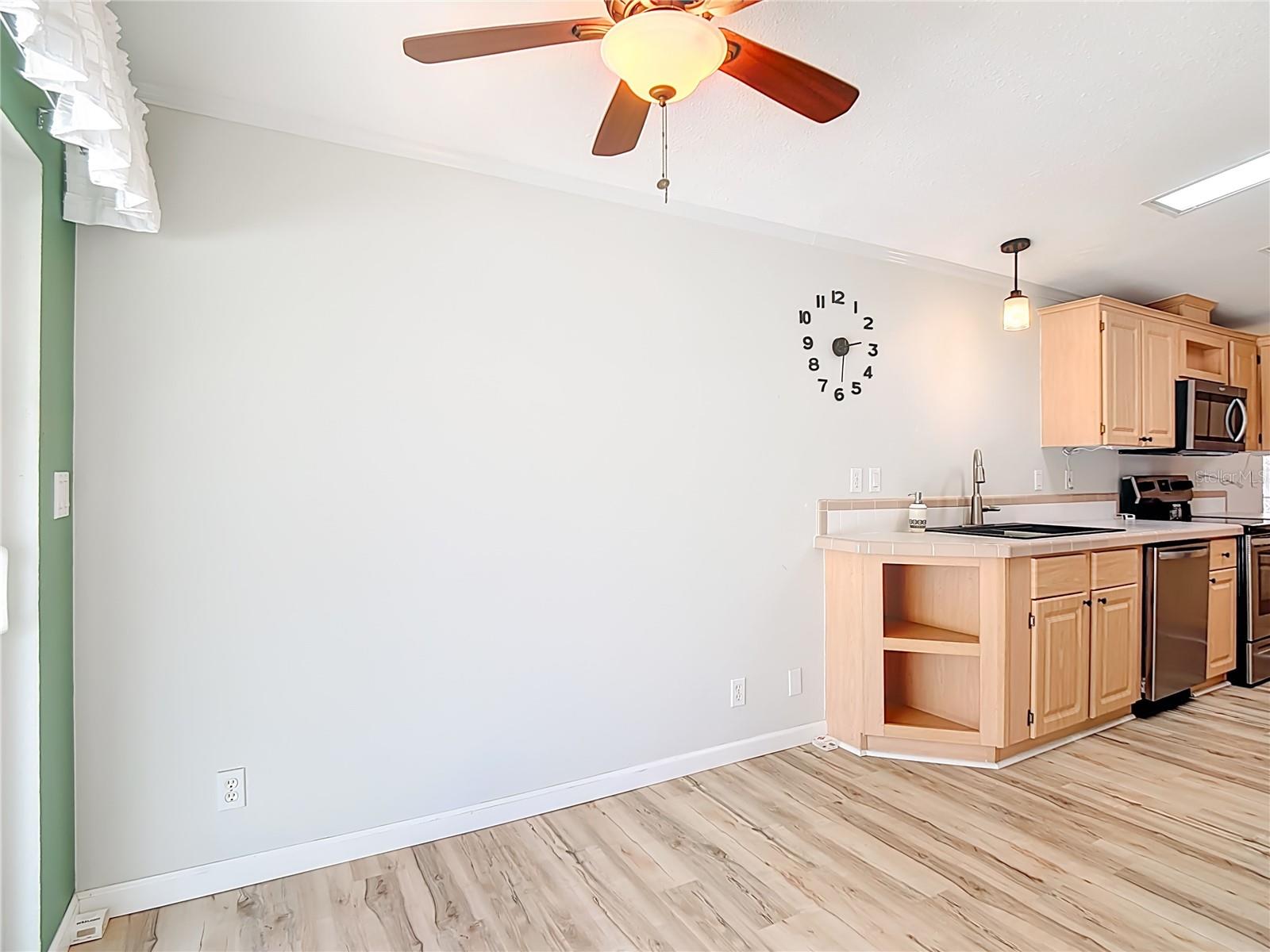 Image 18 of 42 For 452 Par Drive