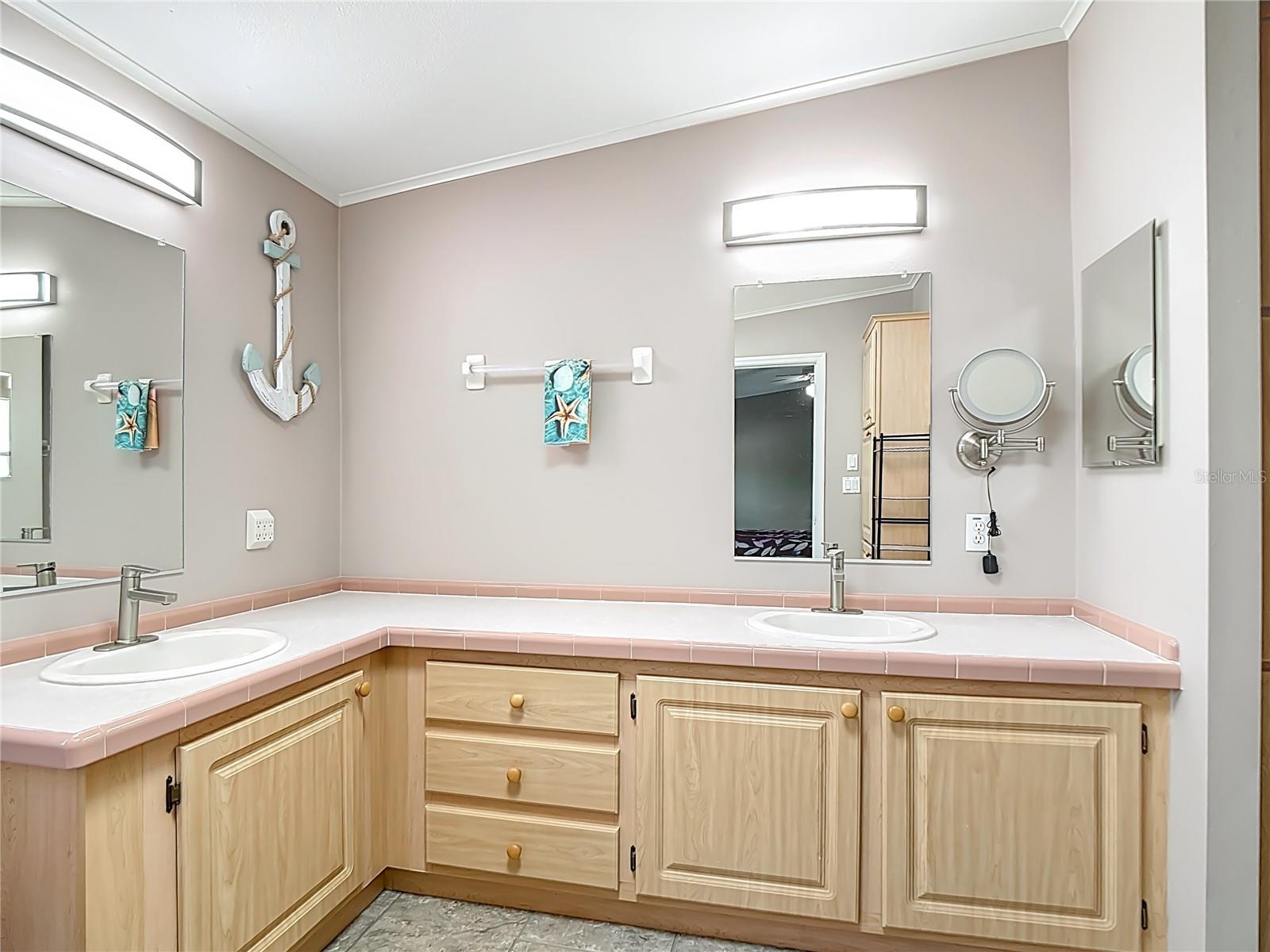 Image 23 of 42 For 452 Par Drive