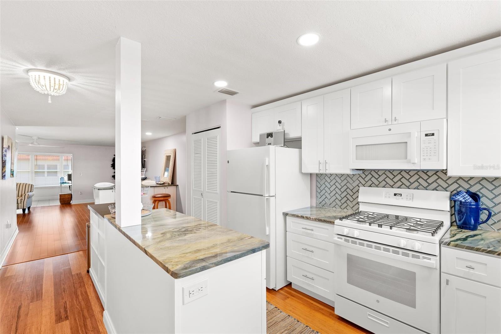 Listing photo id 8 for 3018 59th Street S 405