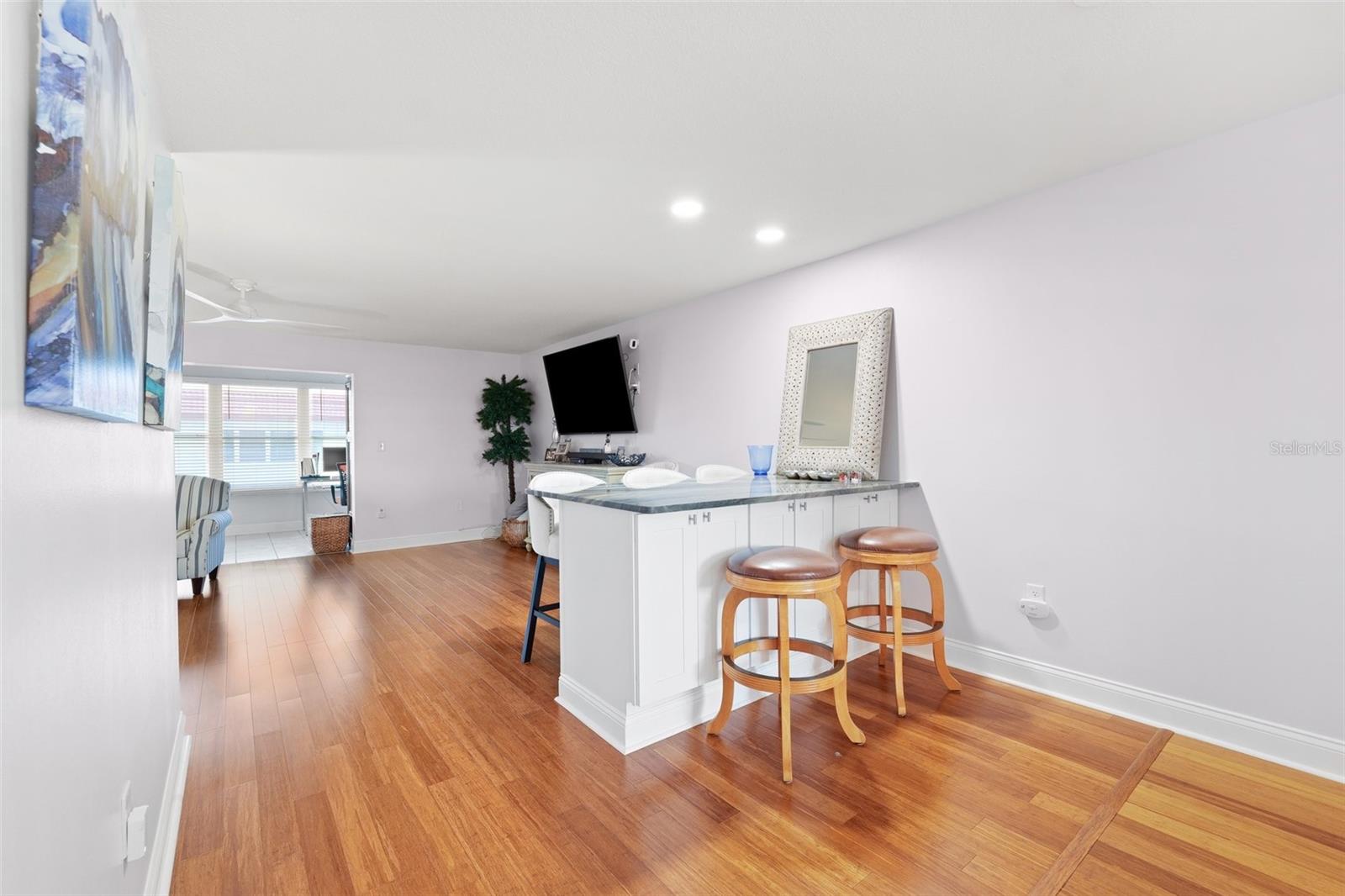 Listing photo id 11 for 3018 59th Street S 405