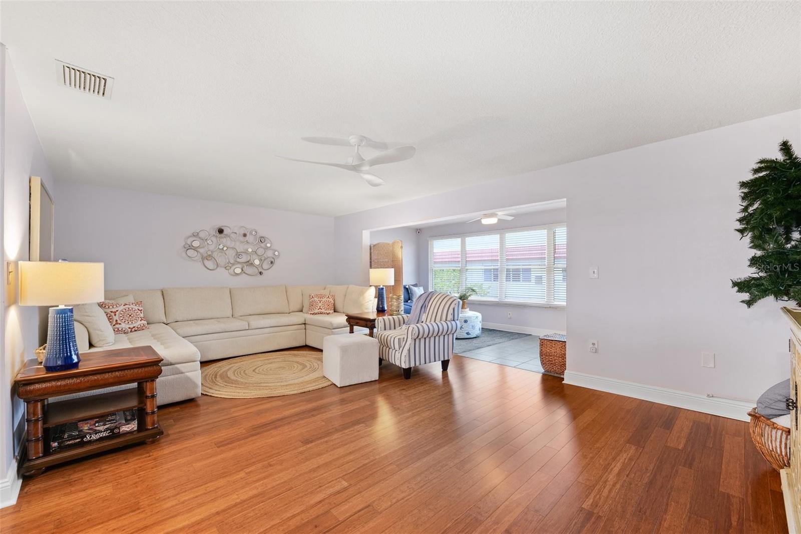 Listing photo id 15 for 3018 59th Street S 405