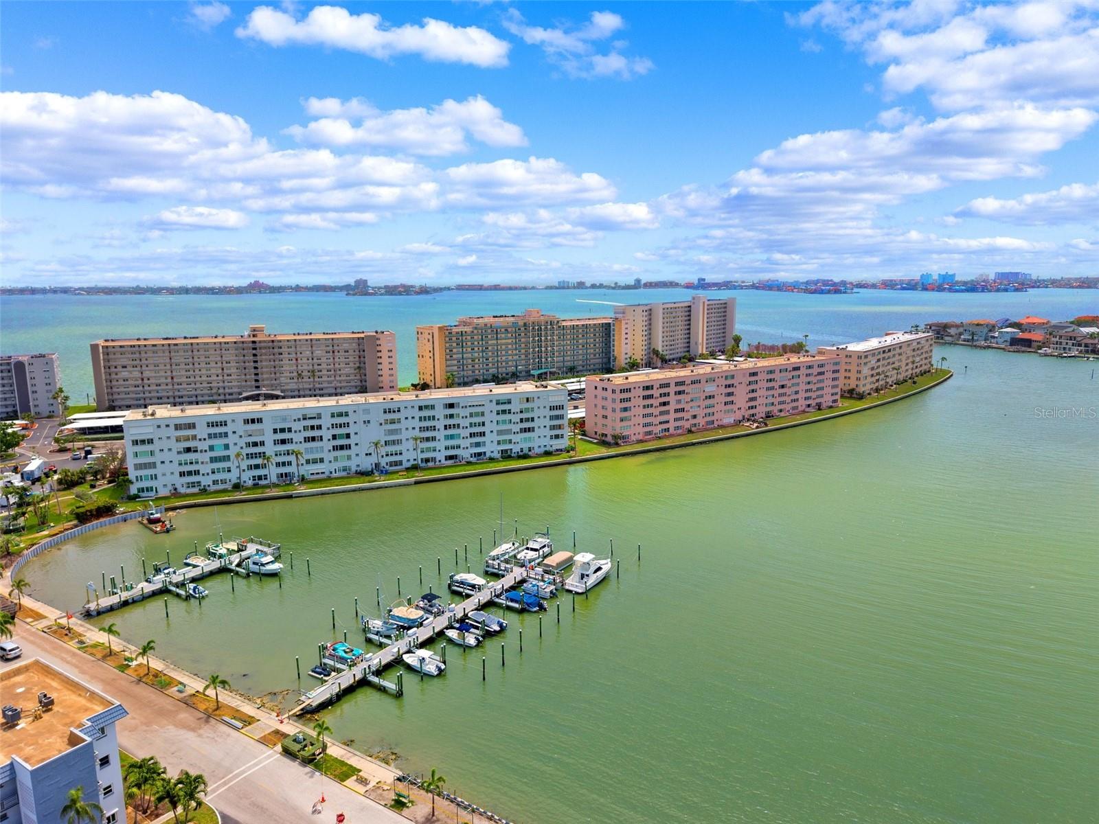 Listing photo id 25 for 3018 59th Street S 405