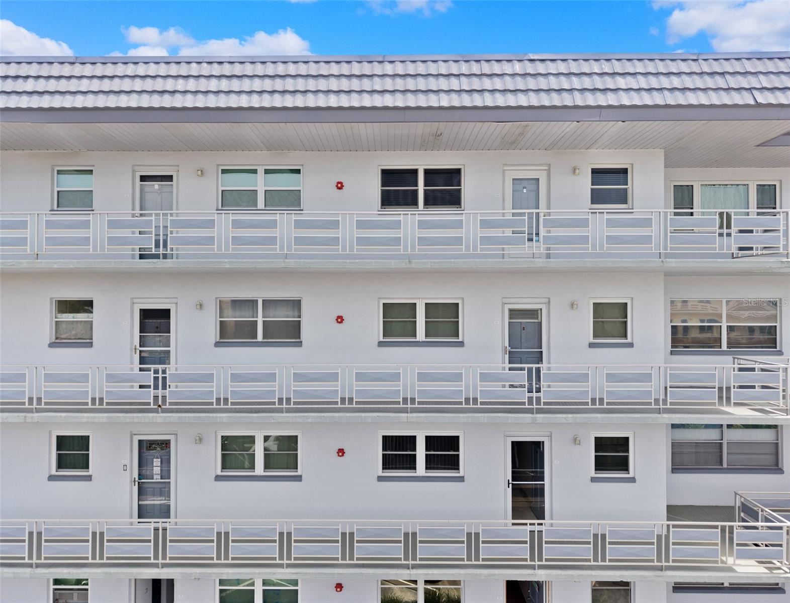 Listing photo id 2 for 3018 59th Street S 405