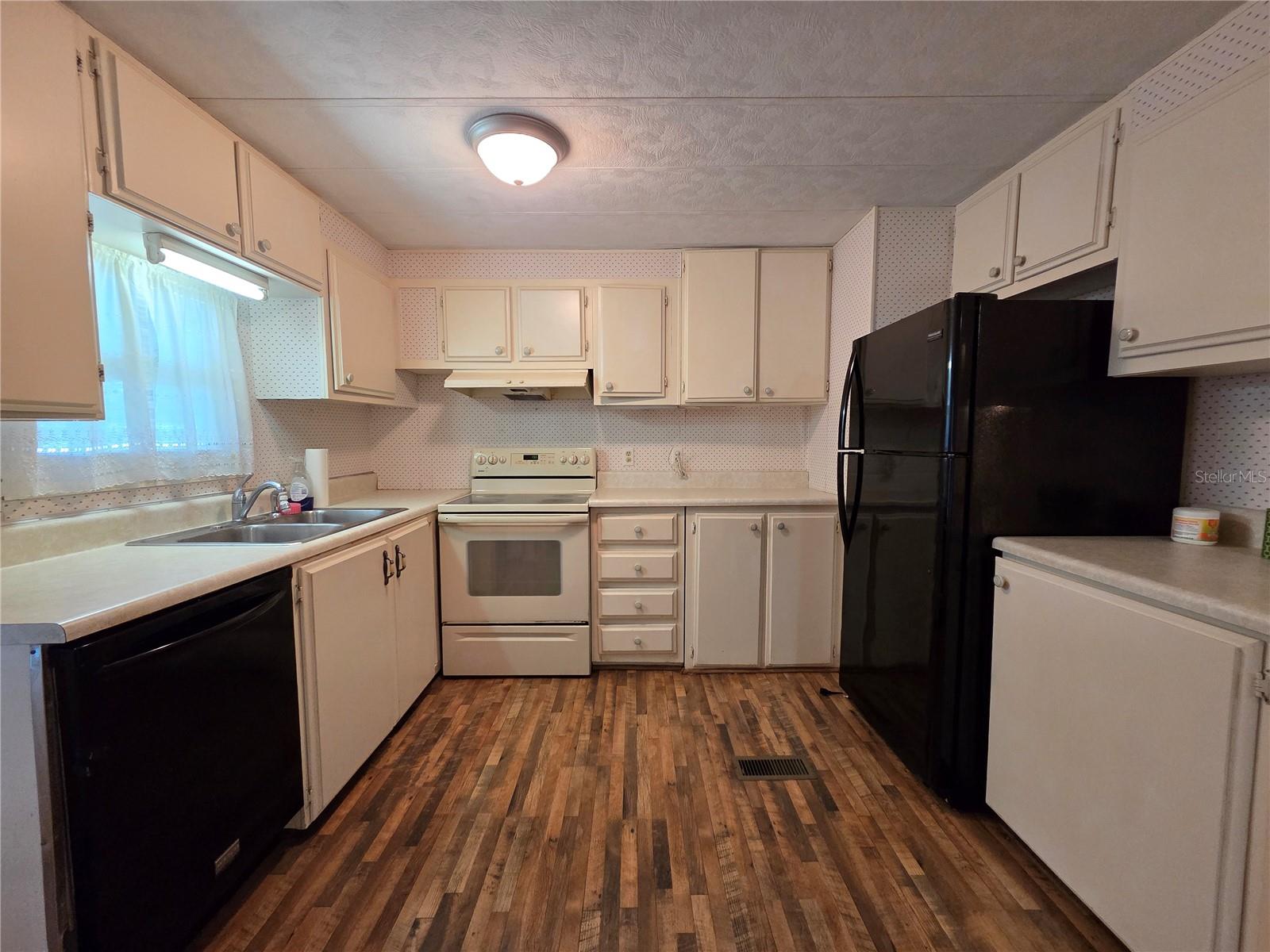 Image 3 of 20 For 7777 46th Avenue N 36