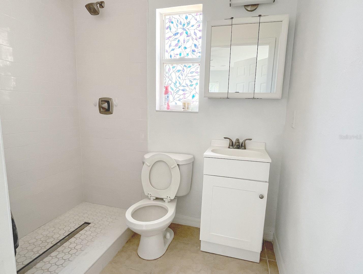 Image 11 of 18 For 24 Lynn Way 26