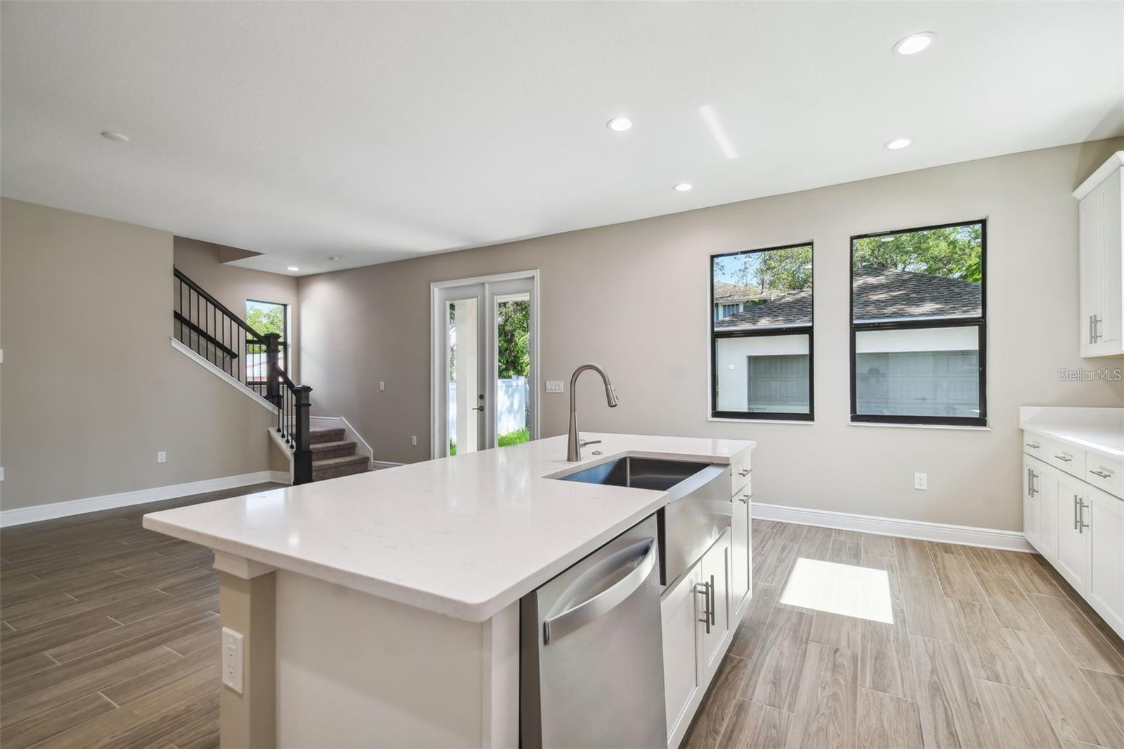 Listing photo id 12 for 4333 2nd Avenue N