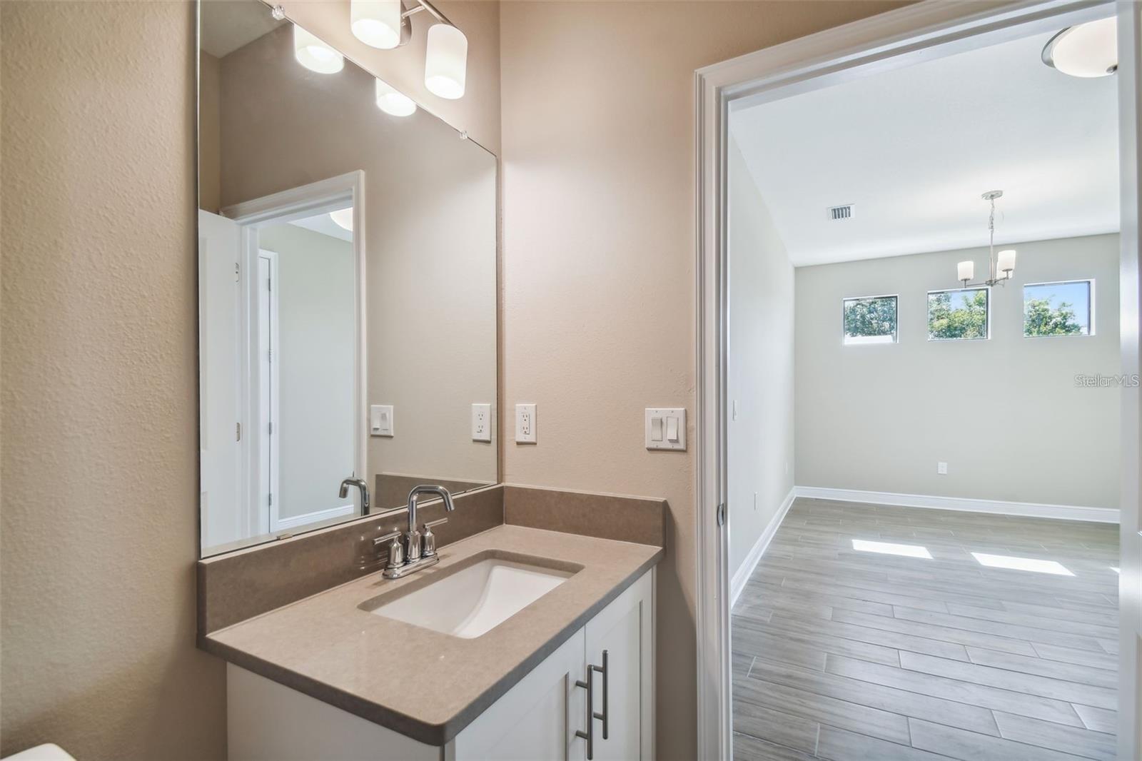 Listing photo id 19 for 4333 2nd Avenue N