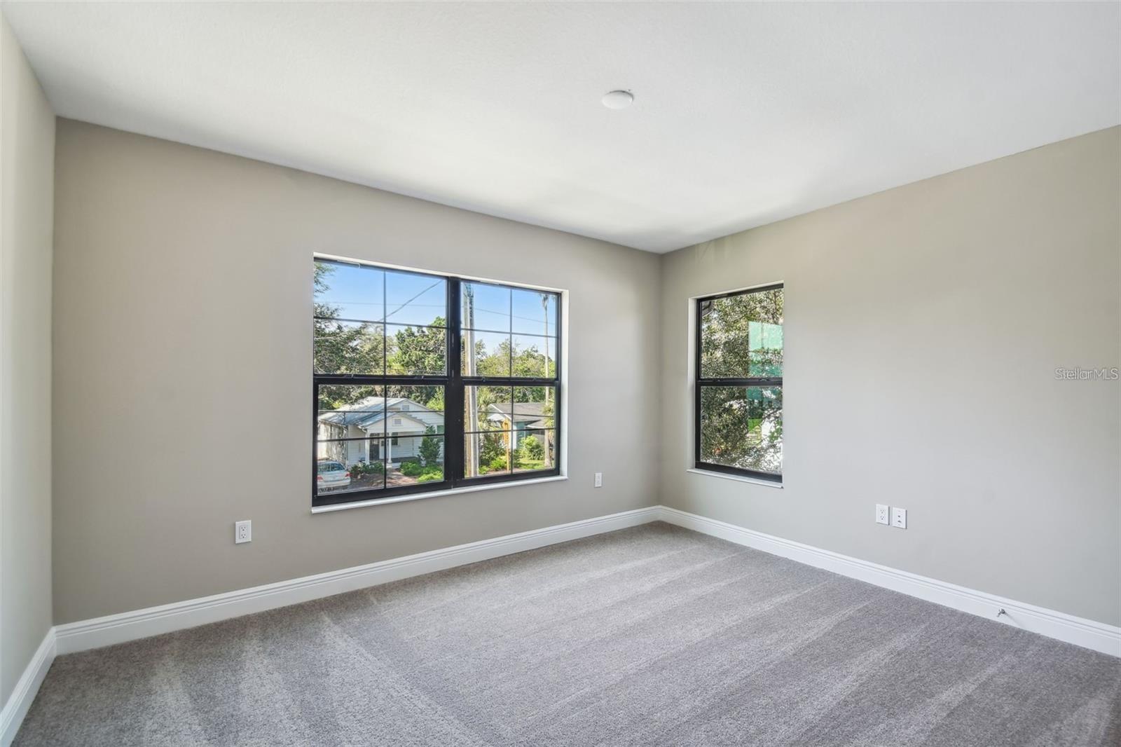 Listing photo id 26 for 4333 2nd Avenue N