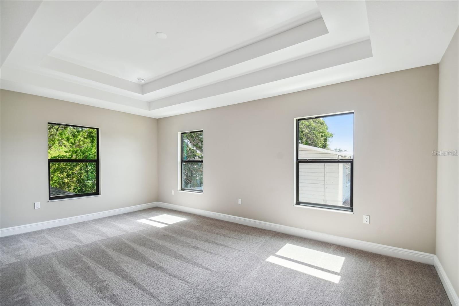 Listing photo id 32 for 4333 2nd Avenue N