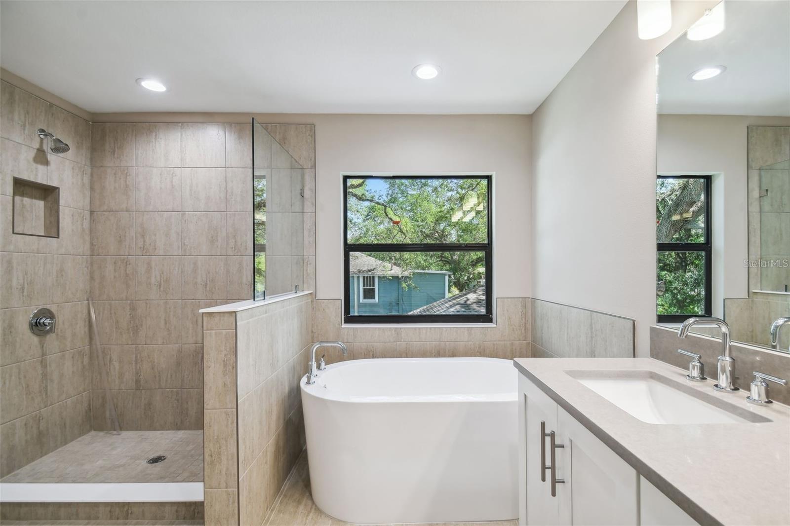 Listing photo id 35 for 4333 2nd Avenue N