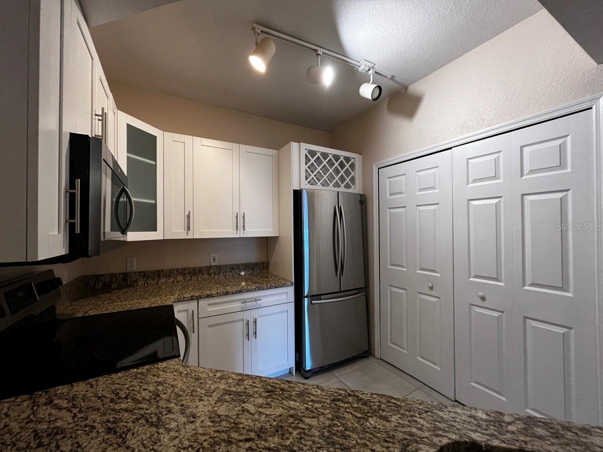 Image 18 of 36 For 14905 Arbor Springs Circle 204