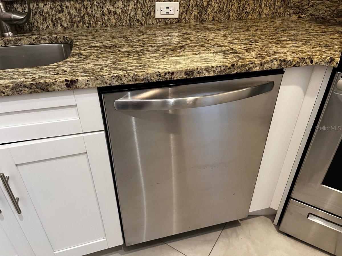 Image 21 of 36 For 14905 Arbor Springs Circle 204