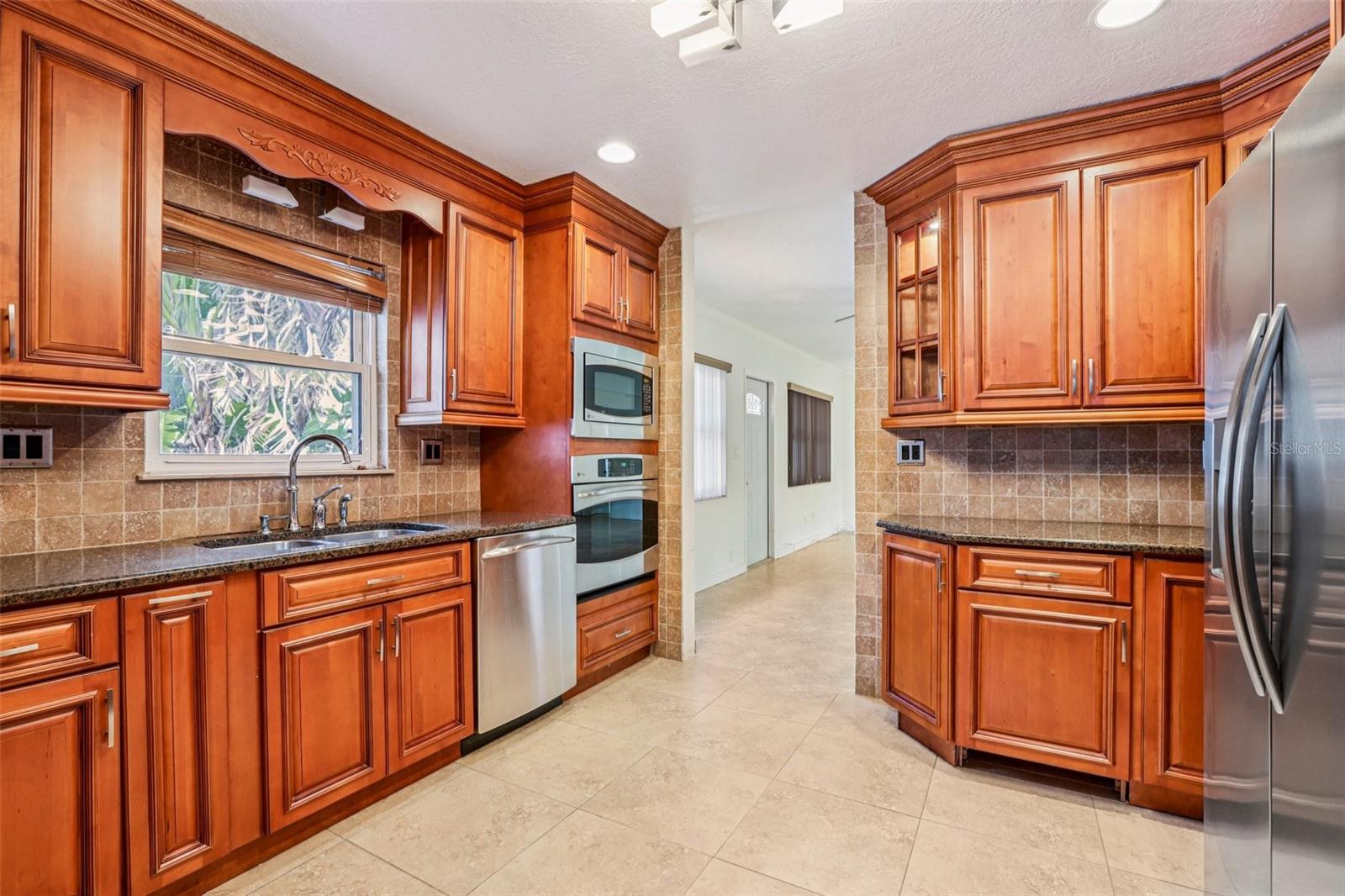 Image 17 of 42 For 215 West Shore Boulevard