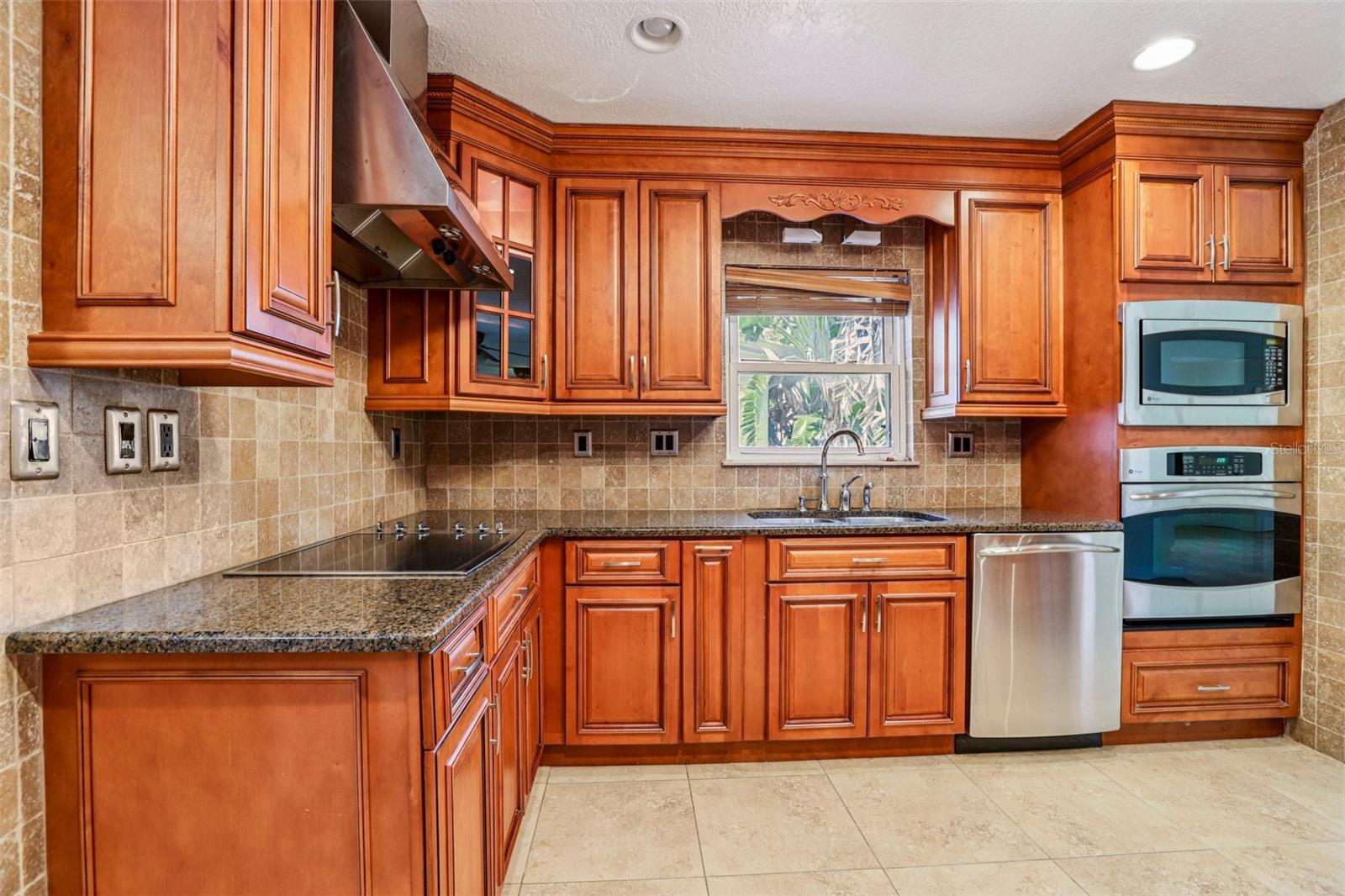 Image 18 of 42 For 215 West Shore Boulevard