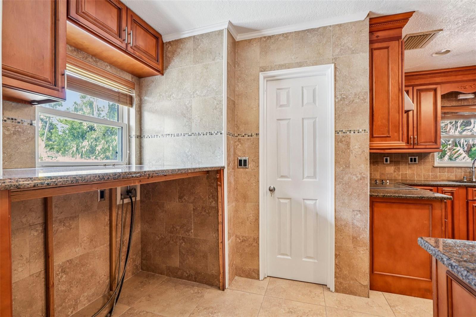 Image 21 of 42 For 215 West Shore Boulevard