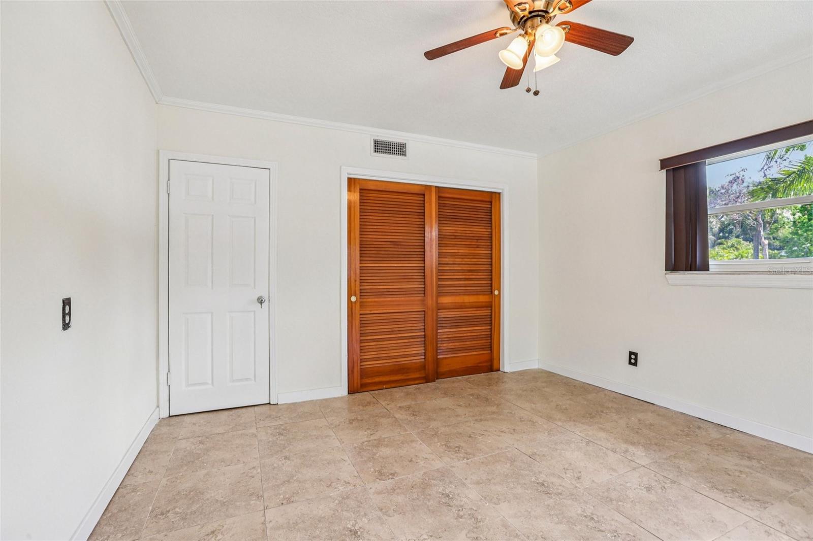 Image 23 of 42 For 215 West Shore Boulevard